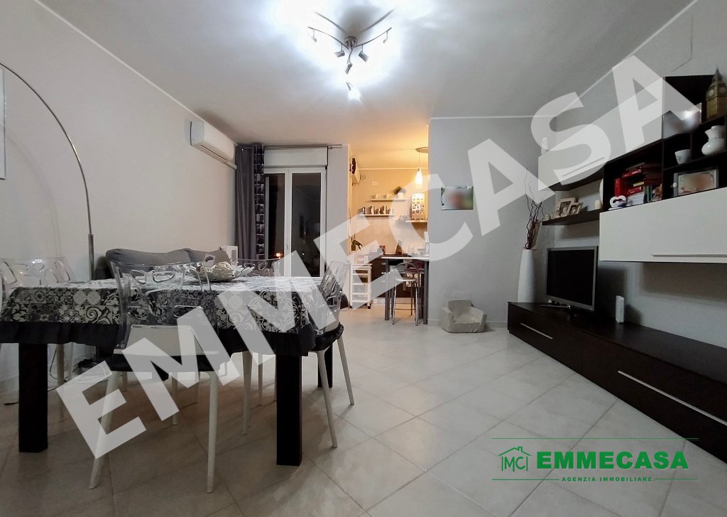 Appartamenti trilocale in vendita  90 m² ottime condizioni, Valenzano, località Zona Centro