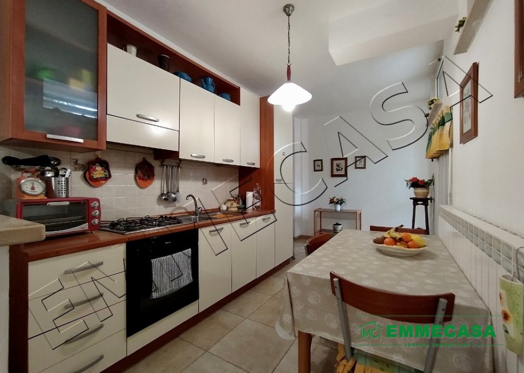 Vendita Appartamenti Valenzano - Valenzano centro: Duplex ideale per due famiglie Località Zona Comune / Poste