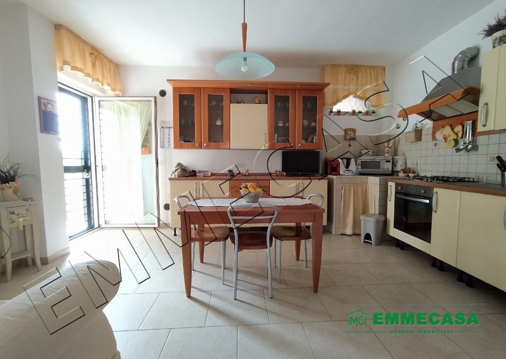 Appartamenti in vendita  95 m² ottime condizioni, Valenzano, località Zona Comune / Poste