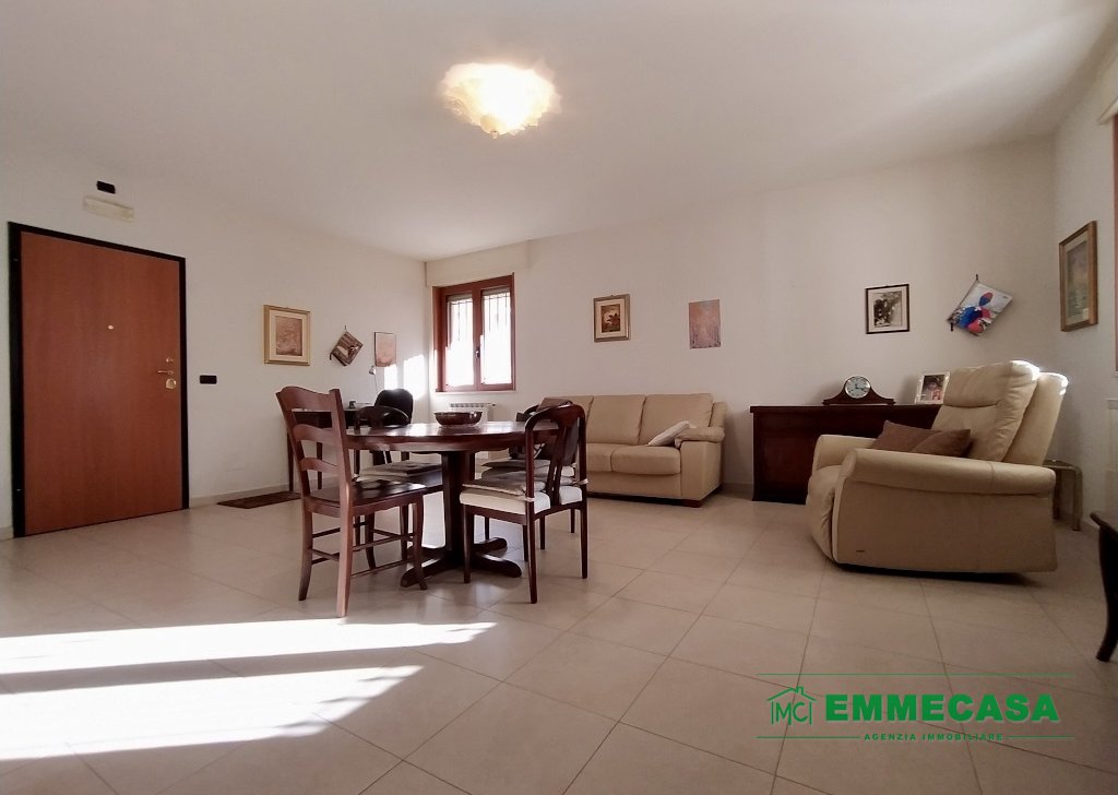 Appartamenti bilocale in vendita  80 m² ottime condizioni, Valenzano, località Zona Centro
