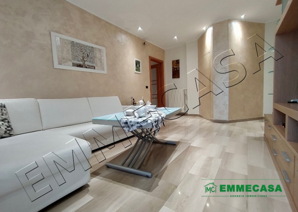 Appartamenti trilocale in vendita  176 m² buono stato, Valenzano, località Zona Carella