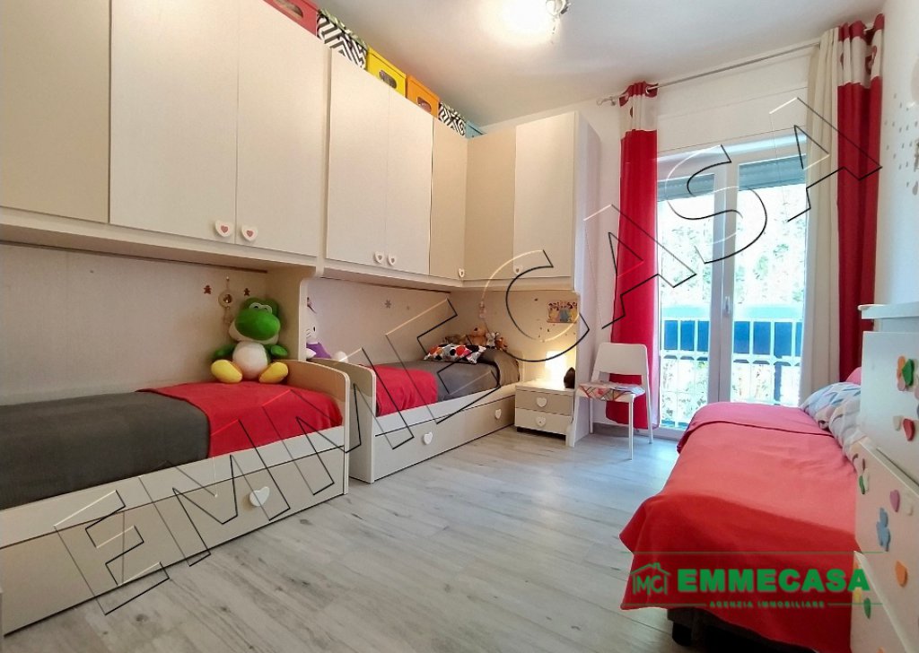 Vendita Appartamenti Valenzano - Ampio quadrivani con box Località Zona Carabinieri